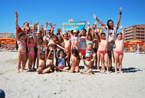 colorfamilyhotelriccione it hotel-con-animazione-riccione 015