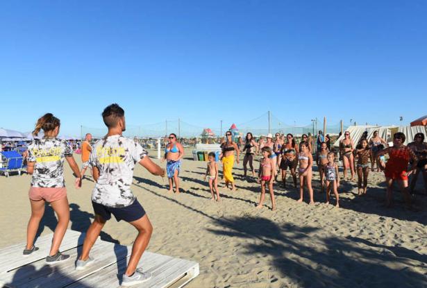 colorfamilyhotelriccione it hotel-con-animazione-riccione 016